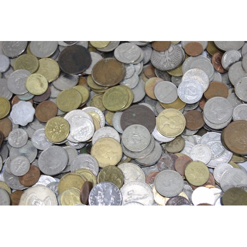 987 - LARGE QUANTITY OF FOREIGN COINS AND NOTES