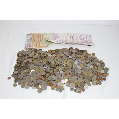 992 - LARGE QUANTITY OF FOREIGN COINS AND NOTES