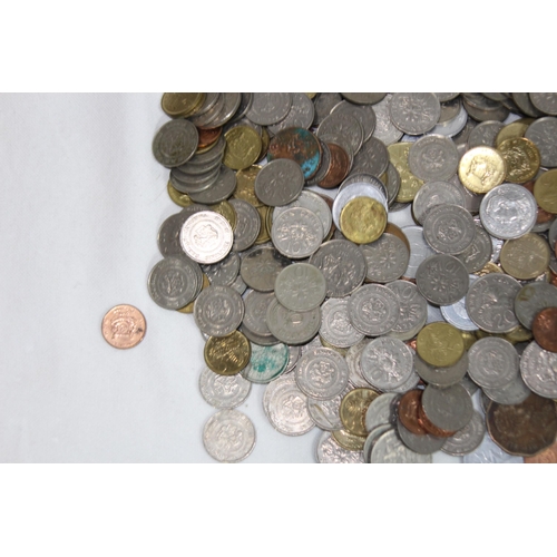 992 - LARGE QUANTITY OF FOREIGN COINS AND NOTES