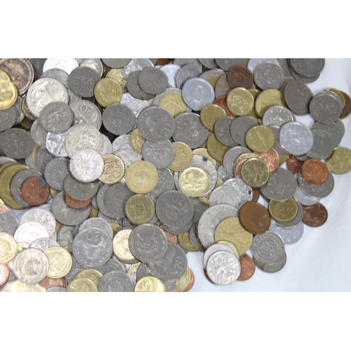 992 - LARGE QUANTITY OF FOREIGN COINS AND NOTES