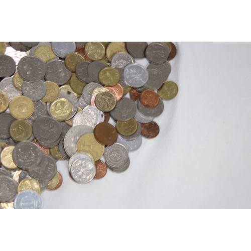 992 - LARGE QUANTITY OF FOREIGN COINS AND NOTES