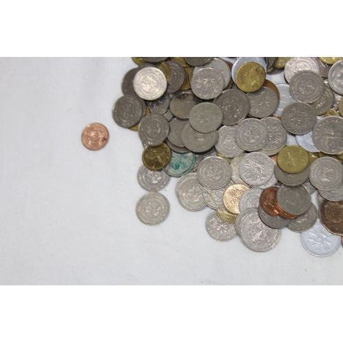 992 - LARGE QUANTITY OF FOREIGN COINS AND NOTES