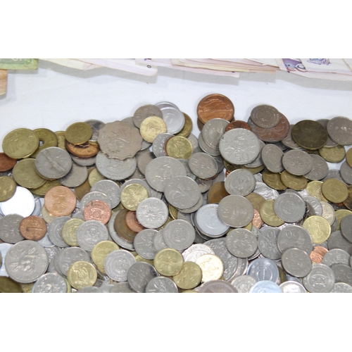 992 - LARGE QUANTITY OF FOREIGN COINS AND NOTES