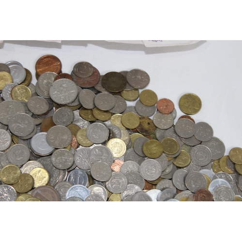 992 - LARGE QUANTITY OF FOREIGN COINS AND NOTES