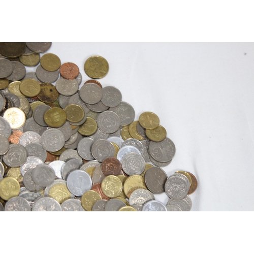 992 - LARGE QUANTITY OF FOREIGN COINS AND NOTES