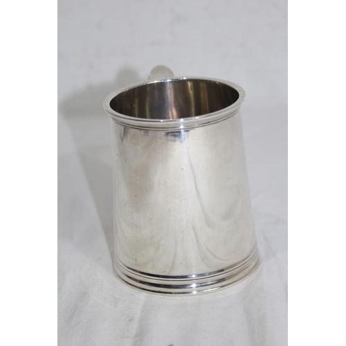 1036 - SILVER TANKARD - 1953 - WILLIAM COMYNS - 270G