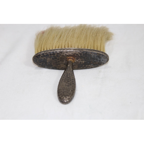 1040 - SILVER HALLMARKED CRUMB BRUSH - HANDLE A/F