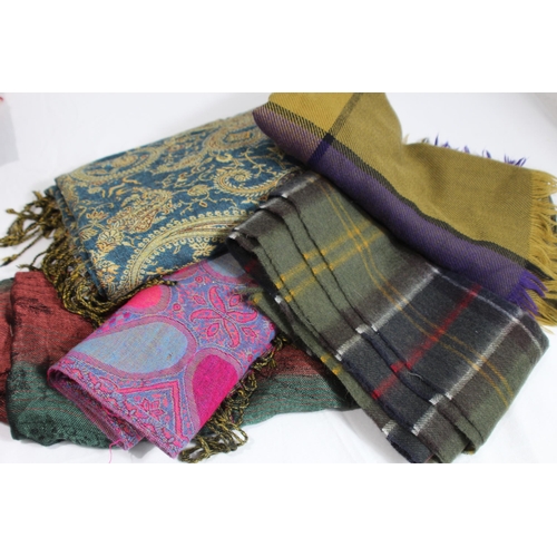 474 - LARGE QUANTITY OF SCARVES