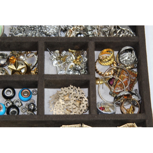 492 - BOX OF JEWELLERY