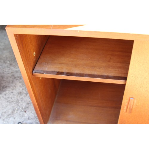 76 - LARGE QUANTITY OF RETRO STAPLES LADDERAX SYSTEM TO INCLUDE CUPBOARD 90 X 37 X 40CM, 2 X DRAWERS, SLI... 