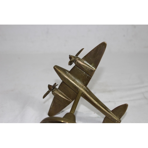 919 - BRASS METAL OF A VINTAGE AIRCRAFT ON STAND 
16 X 14CM