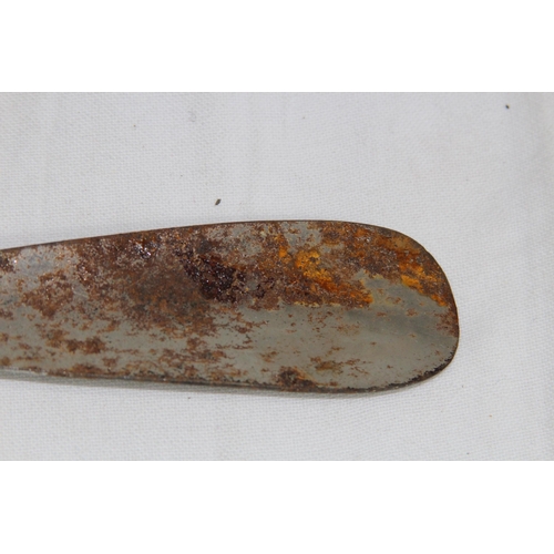 1053 - SILVER HANDLED SHOEHORN - BIRMINGHAM 1899 - LEVI AND SALAMAN