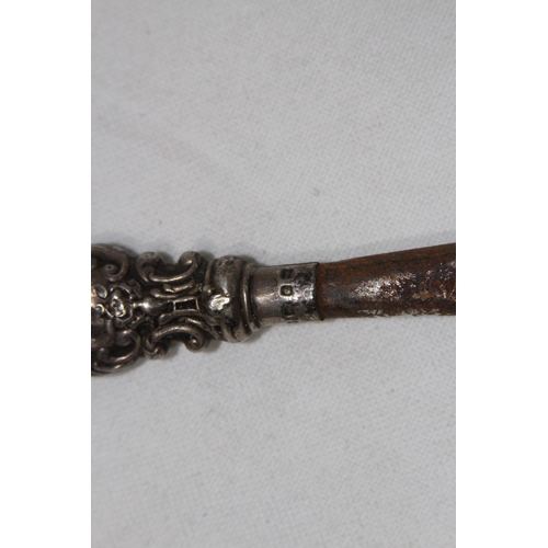 1053 - SILVER HANDLED SHOEHORN - BIRMINGHAM 1899 - LEVI AND SALAMAN