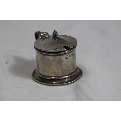 1059 - SALT AND MUSTARD POT WITH LINERS - SILVER ONLY 38G - BIRMINGHAM 1931 - TURNER AND SOMERS