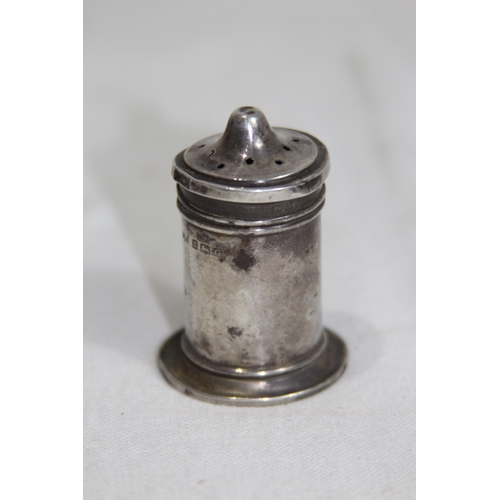 1059 - SALT AND MUSTARD POT WITH LINERS - SILVER ONLY 38G - BIRMINGHAM 1931 - TURNER AND SOMERS