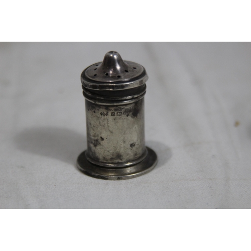 1059 - SALT AND MUSTARD POT WITH LINERS - SILVER ONLY 38G - BIRMINGHAM 1931 - TURNER AND SOMERS