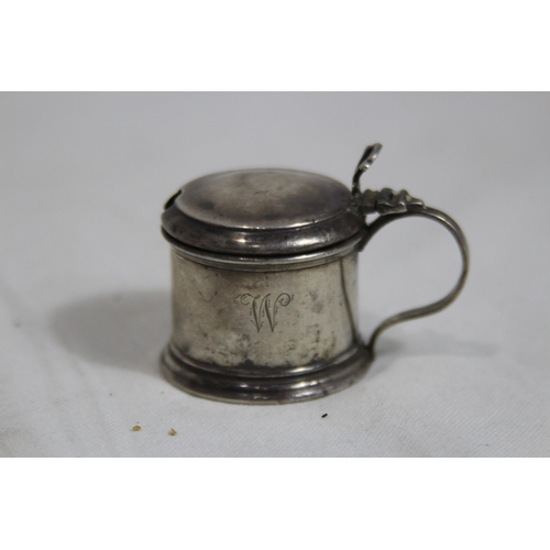 1060 - 3 PIECE SILVER CRUET SET - 1 LINER MISSING - SILVER ONLY 59.5G - BIRMINGHAM 1928 - DOCKER AND BURN