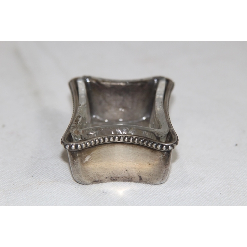 1062 - SILVER SALT WITH LINER - SILVER ONLY 50.5G - LONDON 1903 - DOBSON AND SONS