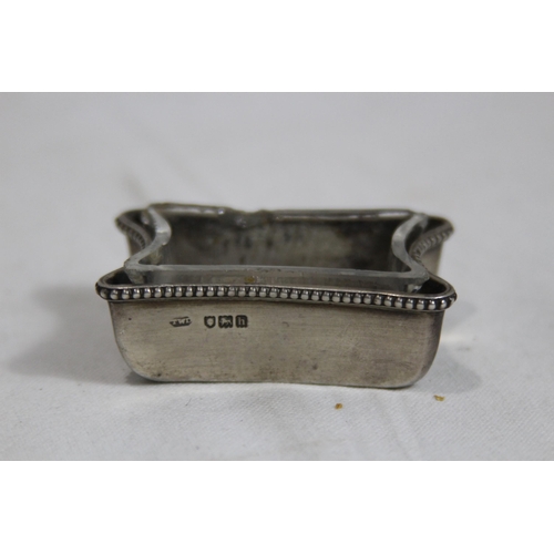 1062 - SILVER SALT WITH LINER - SILVER ONLY 50.5G - LONDON 1903 - DOBSON AND SONS