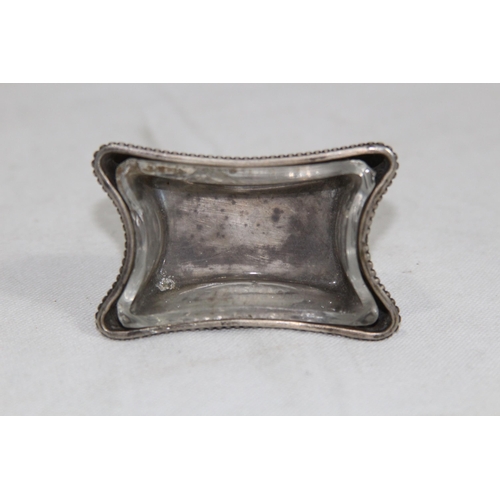 1062 - SILVER SALT WITH LINER - SILVER ONLY 50.5G - LONDON 1903 - DOBSON AND SONS