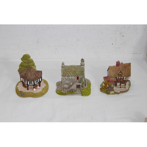 352 - QUANTITY OF LILLIPUT LANE BOXED COTTAGES