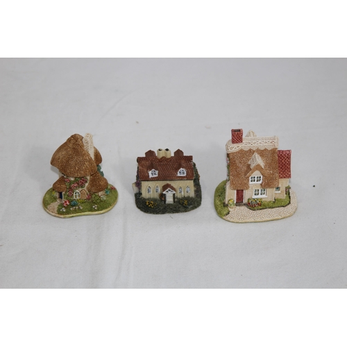 352 - QUANTITY OF LILLIPUT LANE BOXED COTTAGES