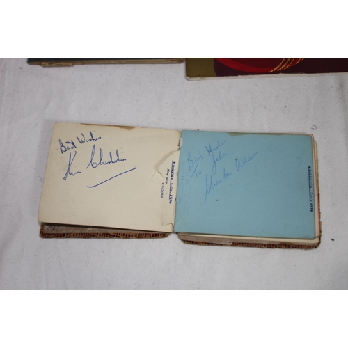 495 - GOOD QUANTITY OF CRICKET EPHEMERA INCLUDING AUTOGRAPHS