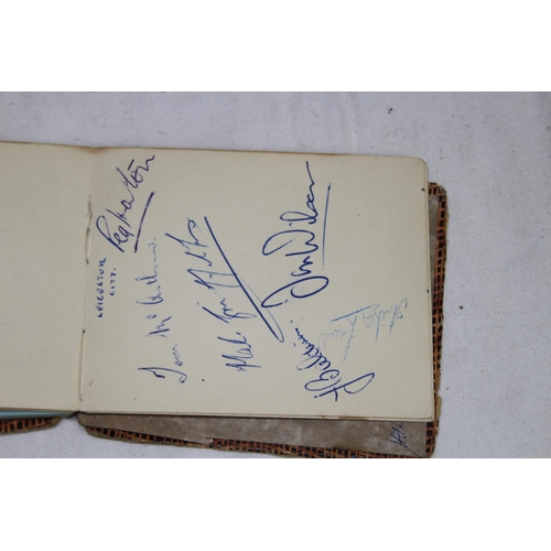 495 - GOOD QUANTITY OF CRICKET EPHEMERA INCLUDING AUTOGRAPHS