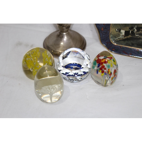 511 - 4 X PAPAER WEIGHTS AND RALPH LAUREN WEDGWOOD PLATE, DRINK FLASK AND OTHER MISCELLANEOUS ITEMS