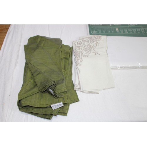 515 - LARGE QUANTITY OF LINEN