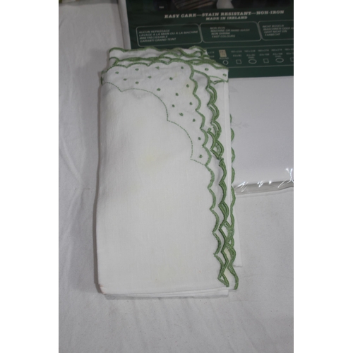 515 - LARGE QUANTITY OF LINEN