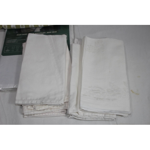 515 - LARGE QUANTITY OF LINEN