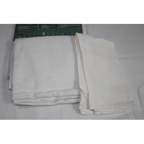 515 - LARGE QUANTITY OF LINEN