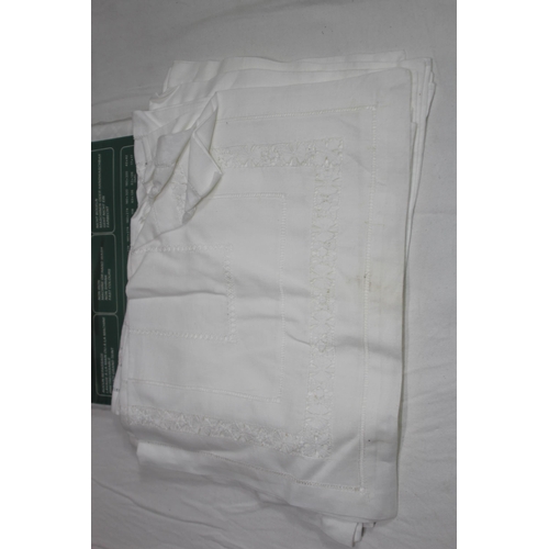 515 - LARGE QUANTITY OF LINEN