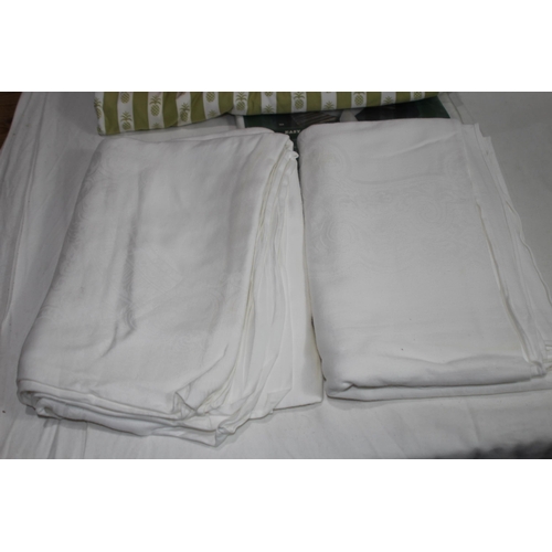 515 - LARGE QUANTITY OF LINEN