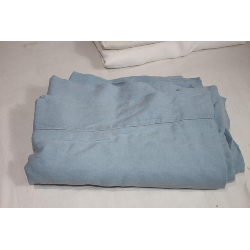 515 - LARGE QUANTITY OF LINEN