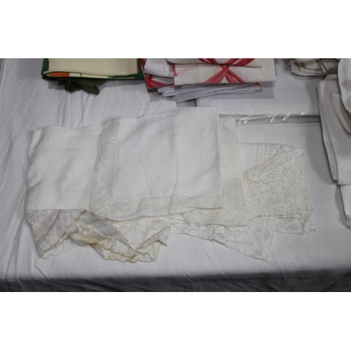 515 - LARGE QUANTITY OF LINEN