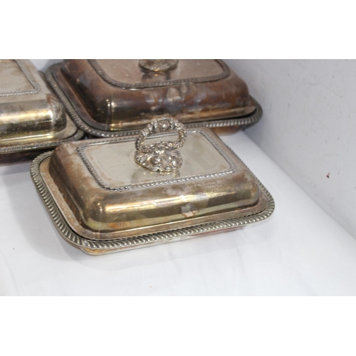 517 - QUANTITY OF METAL SERVING DISHES 
30 X 22CM