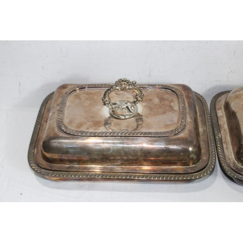 517 - QUANTITY OF METAL SERVING DISHES 
30 X 22CM