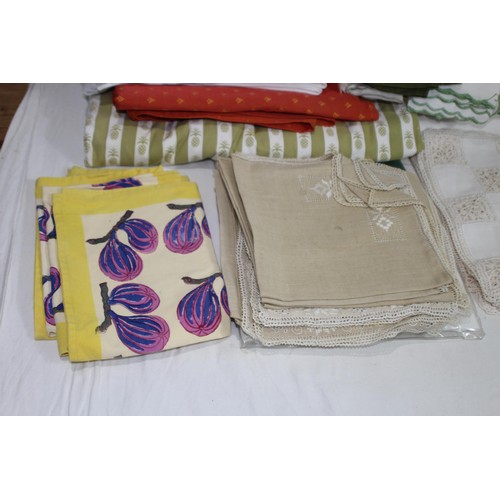 515 - LARGE QUANTITY OF LINEN