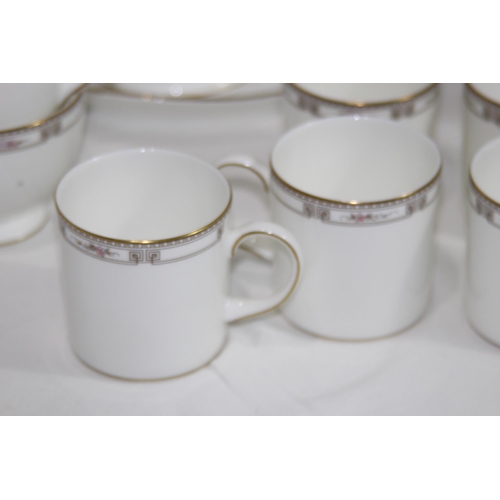 314 - LARGE QUANTITY OF WEDGWOOD DINNER SERVICE