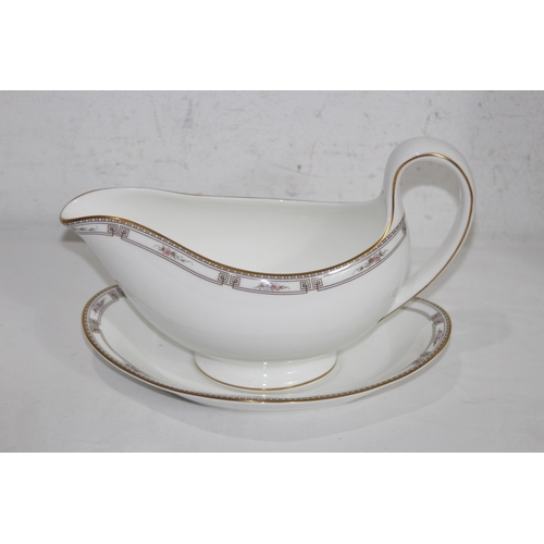 314 - LARGE QUANTITY OF WEDGWOOD DINNER SERVICE