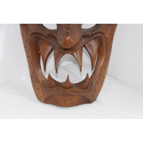 532 - ETHNIC MASK AND LARGE WOODEN SPOON AND FORK
94CM