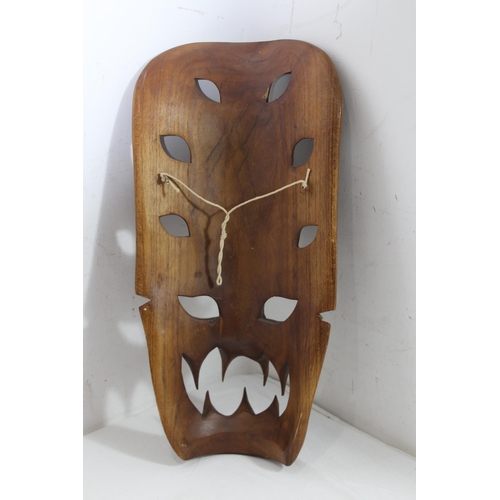 532 - ETHNIC MASK AND LARGE WOODEN SPOON AND FORK
94CM