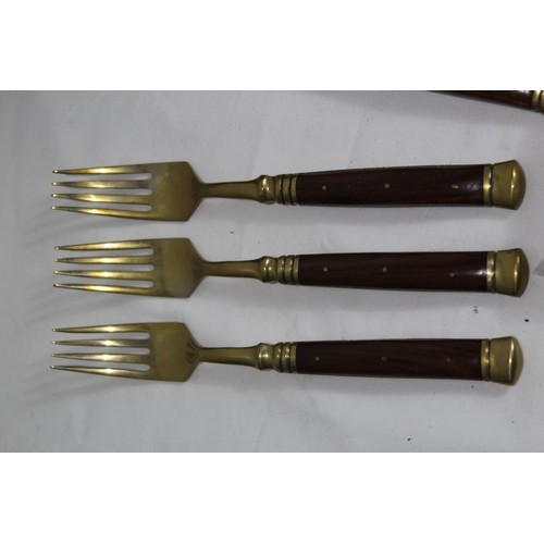 526 - LARGE SET OF BRONZED COLOUR CUTLERY - NEW AND COMPLETE