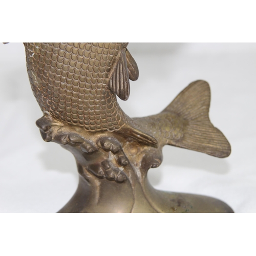 923 - VINTAGE SOLID BRASS  SIGHNED TROUT
23CM