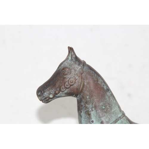 928 - BRONZED AND FILAGREE HORSE AND OXEN
20 X 19CM