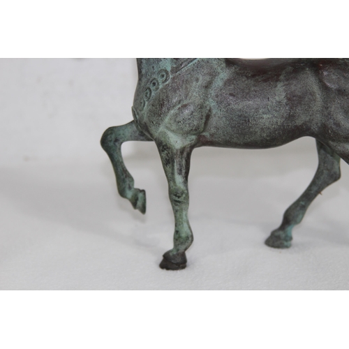 928 - BRONZED AND FILAGREE HORSE AND OXEN
20 X 19CM