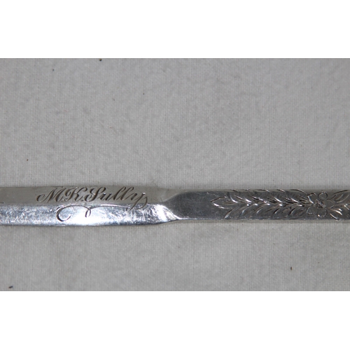 1065 - BRIGHTCUT FLORAL DECORATED SILVER LETTER OPENER BY WRS - BIRMINGHAM 1994 - 37G