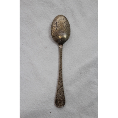 1074 - SILVER ORNATE SPOON - 33G - SHEFFIELD 1904 - WALKER AND HALL